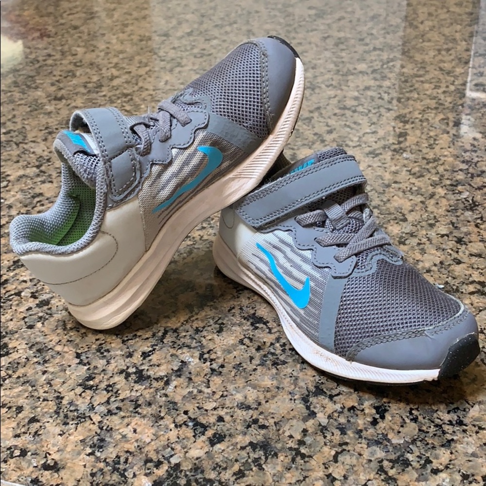 Nike Downshifter size 8 toddler boys gym shoes